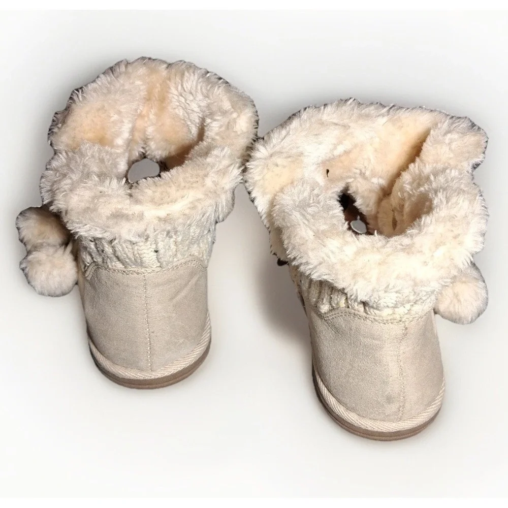 Arizona Jean Co AZ ICY Tan Knit Faux Fur Pom Pom Ankle Boots Womens Size 9M